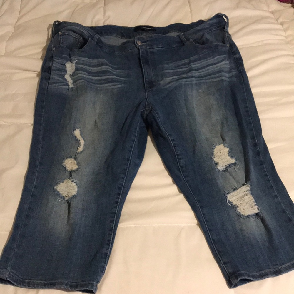Distressed denim capris